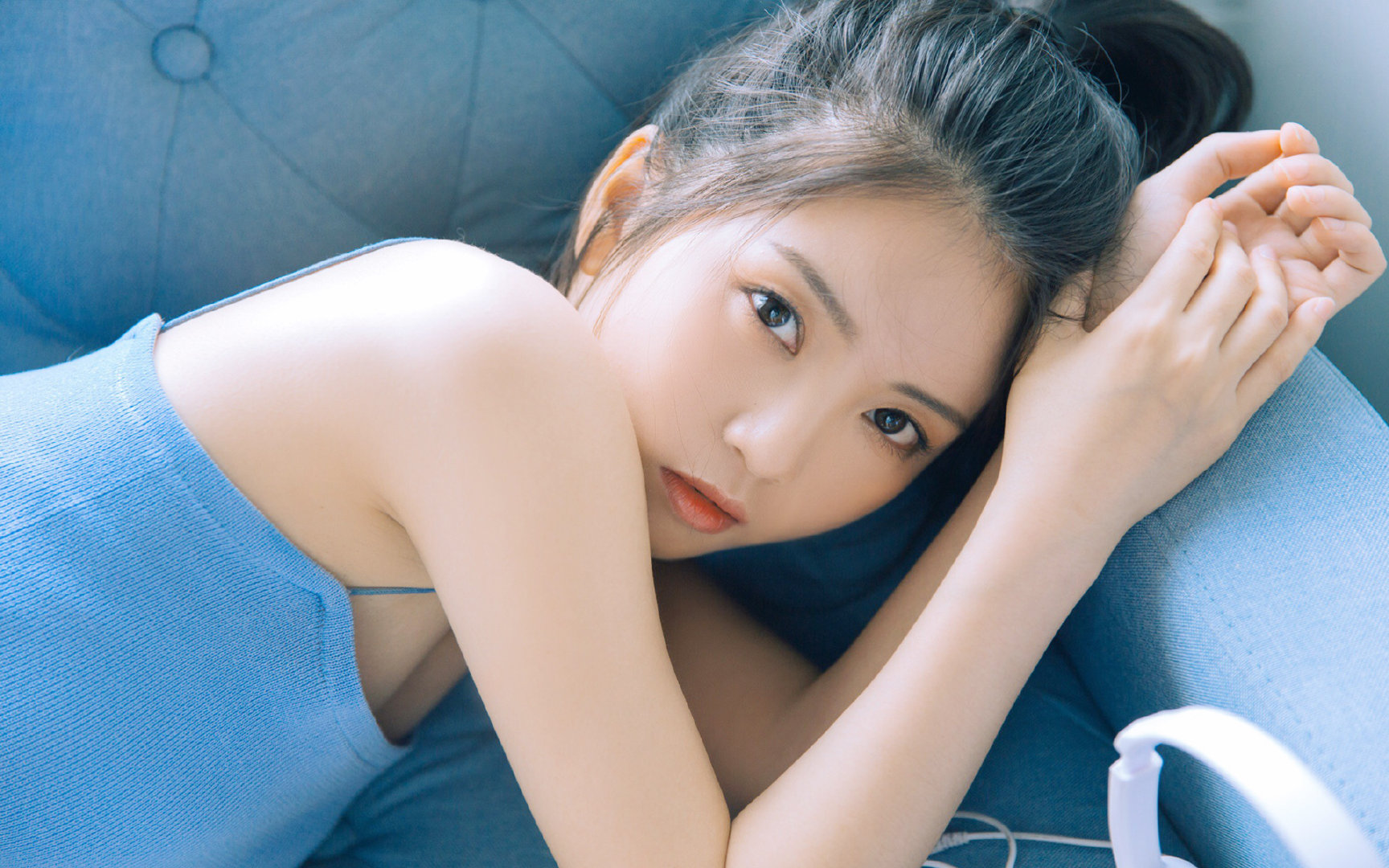 比赛暂停期间球员积极互动展现团队凝聚力,暂停比赛怎么写